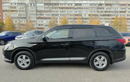 Mitsubishi Outlander III рестайлинг 3, 2020 год, 1 880 000 рублей, 12 фотография