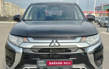 Mitsubishi Outlander III рестайлинг 3, 2020 год, 1 880 000 рублей, 6 фотография