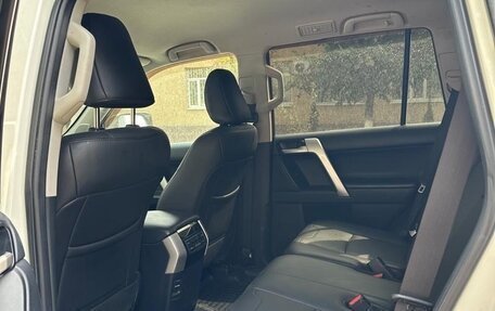 Toyota Land Cruiser Prado 150 рестайлинг 2, 2019 год, 5 700 000 рублей, 8 фотография