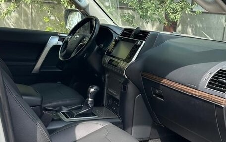 Toyota Land Cruiser Prado 150 рестайлинг 2, 2019 год, 5 700 000 рублей, 7 фотография