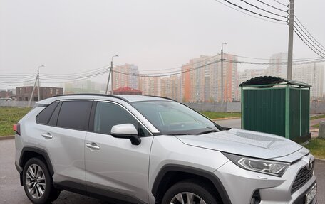 Toyota RAV4, 2021 год, 3 700 000 рублей, 2 фотография