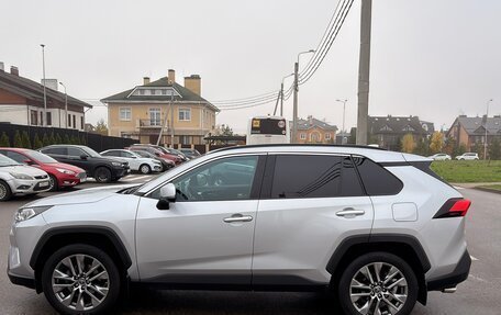 Toyota RAV4, 2021 год, 3 700 000 рублей, 7 фотография