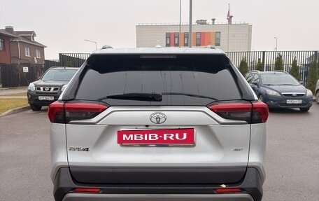 Toyota RAV4, 2021 год, 3 700 000 рублей, 5 фотография