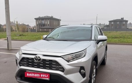 Toyota RAV4, 2021 год, 3 700 000 рублей, 9 фотография