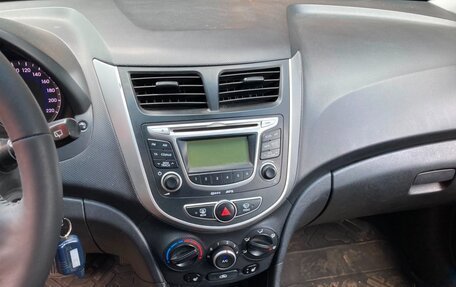Hyundai Solaris II рестайлинг, 2013 год, 650 000 рублей, 9 фотография