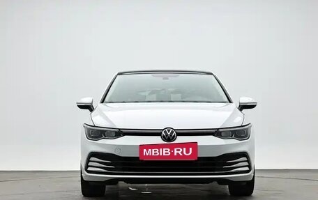 Volkswagen Golf VIII, 2023 год, 1 760 000 рублей, 2 фотография