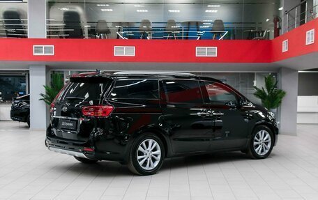 KIA Carnival III, 2019 год, 2 650 000 рублей, 2 фотография