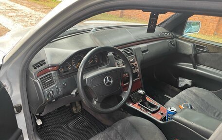 Mercedes-Benz E-Класс, 1996 год, 183 000 рублей, 8 фотография