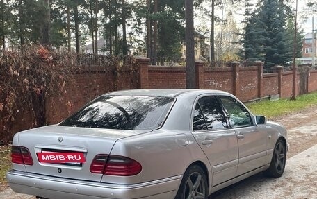 Mercedes-Benz E-Класс, 1996 год, 183 000 рублей, 4 фотография