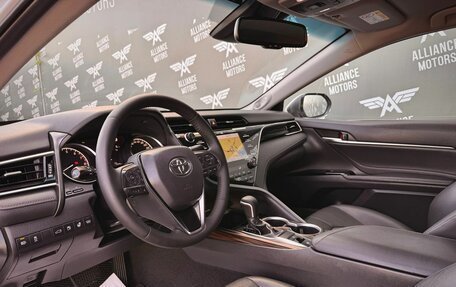 Toyota Camry, 2018 год, 2 395 000 рублей, 10 фотография
