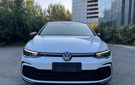 Volkswagen Golf VIII, 2023 год, 2 100 000 рублей, 1 фотография