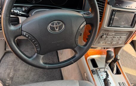 Toyota Land Cruiser 100 рестайлинг 2, 2004 год, 2 000 000 рублей, 7 фотография