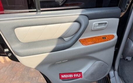 Toyota Land Cruiser 100 рестайлинг 2, 2004 год, 2 000 000 рублей, 12 фотография