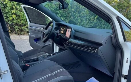 Volkswagen Golf VIII, 2023 год, 2 100 000 рублей, 11 фотография