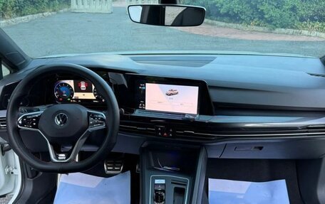 Volkswagen Golf VIII, 2023 год, 2 100 000 рублей, 12 фотография