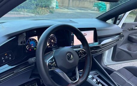 Volkswagen Golf VIII, 2023 год, 2 100 000 рублей, 13 фотография
