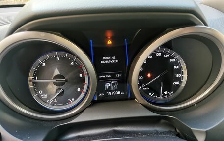 Toyota Land Cruiser Prado 150 рестайлинг 2, 2017 год, 4 150 000 рублей, 1 фотография