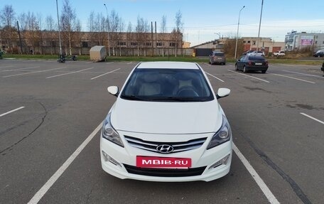 Hyundai Solaris II рестайлинг, 2015 год, 800 000 рублей, 2 фотография