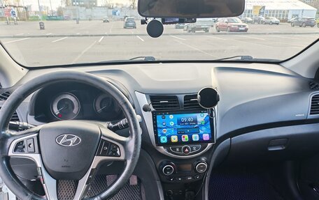 Hyundai Solaris II рестайлинг, 2015 год, 800 000 рублей, 17 фотография