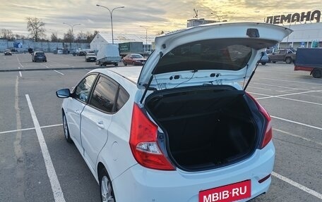 Hyundai Solaris II рестайлинг, 2015 год, 800 000 рублей, 27 фотография