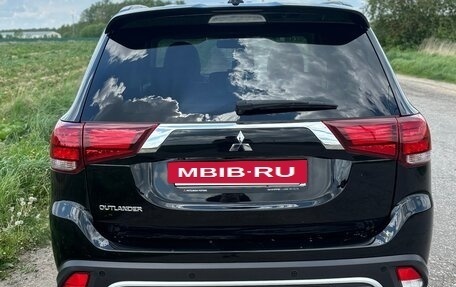Mitsubishi Outlander III рестайлинг 3, 2022 год, 2 400 000 рублей, 7 фотография