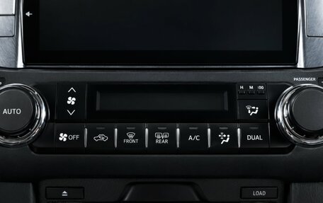 Toyota Land Cruiser Prado 150 рестайлинг 2, 2010 год, 2 999 000 рублей, 15 фотография