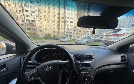 Hyundai Solaris II рестайлинг, 2015 год, 1 100 000 рублей, 7 фотография