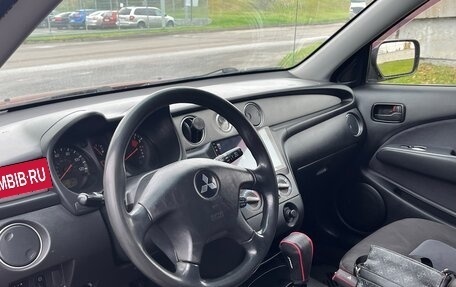 Mitsubishi Outlander III рестайлинг 3, 2004 год, 470 000 рублей, 11 фотография