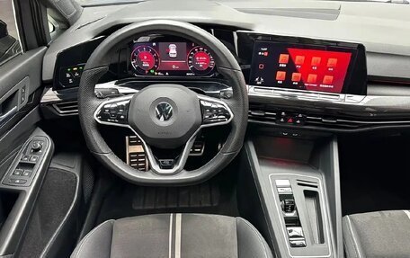 Volkswagen Golf VIII, 2023 год, 2 030 000 рублей, 7 фотография