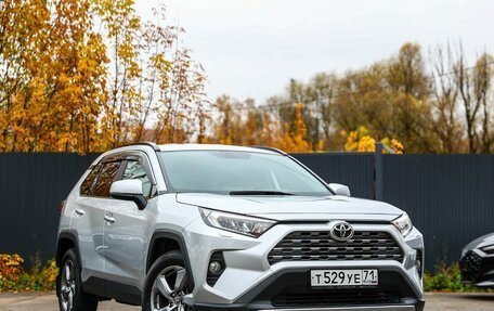 Toyota RAV4, 2020 год, 3 199 999 рублей, 1 фотография