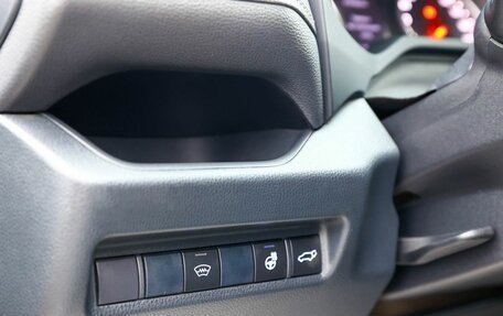 Toyota RAV4, 2020 год, 3 199 999 рублей, 13 фотография
