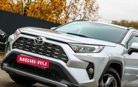 Toyota RAV4, 2020 год, 3 199 999 рублей, 6 фотография