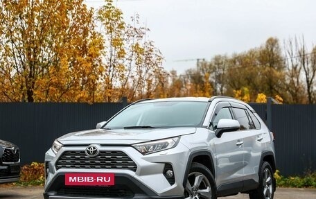Toyota RAV4, 2020 год, 3 199 999 рублей, 5 фотография