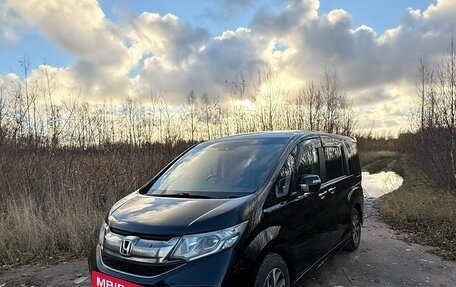 Honda Stepwgn IV, 2017 год, 2 300 000 рублей, 2 фотография