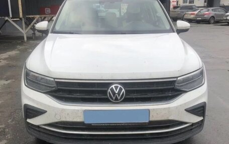 Volkswagen Tiguan II, 2020 год, 2 690 000 рублей, 3 фотография