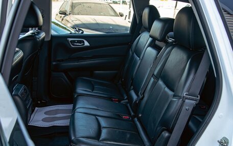 Nissan Pathfinder, 2015 год, 1 275 000 рублей, 17 фотография