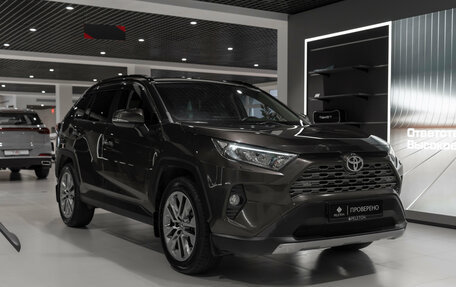 Toyota RAV4, 2020 год, 3 680 000 рублей, 2 фотография