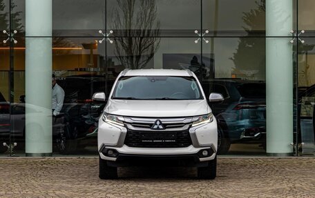 Mitsubishi Pajero Sport III рестайлинг, 2017 год, 2 435 000 рублей, 2 фотография