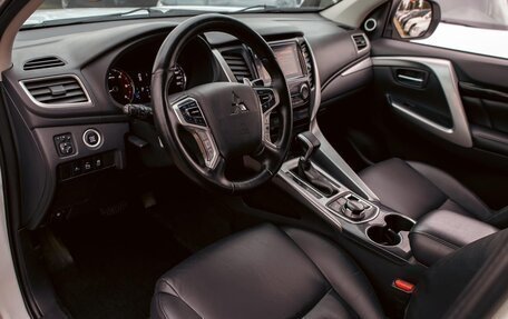 Mitsubishi Pajero Sport III рестайлинг, 2017 год, 2 435 000 рублей, 13 фотография