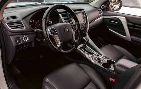 Mitsubishi Pajero Sport III рестайлинг, 2017 год, 2 435 000 рублей, 30 фотография