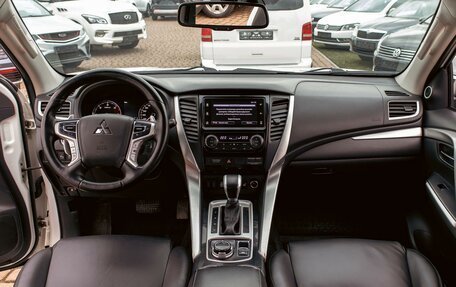 Mitsubishi Pajero Sport III рестайлинг, 2017 год, 2 435 000 рублей, 33 фотография