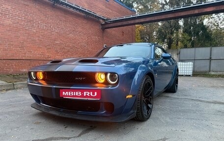 Dodge Challenger III рестайлинг 2, 2020 год, 5 750 000 рублей, 3 фотография