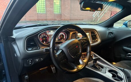 Dodge Challenger III рестайлинг 2, 2020 год, 5 750 000 рублей, 10 фотография