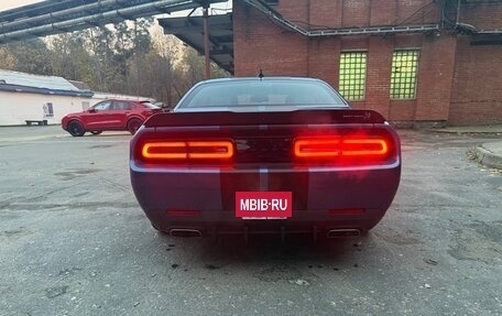 Dodge Challenger III рестайлинг 2, 2020 год, 5 750 000 рублей, 6 фотография