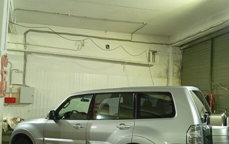 Mitsubishi Pajero IV, 2010 год, 2 000 000 рублей, 2 фотография