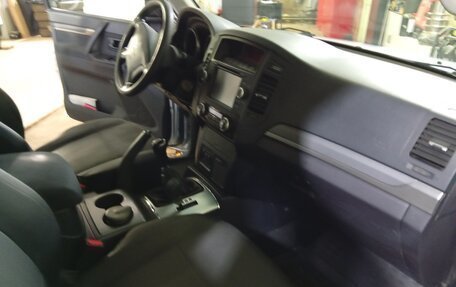 Mitsubishi Pajero IV, 2010 год, 2 000 000 рублей, 12 фотография