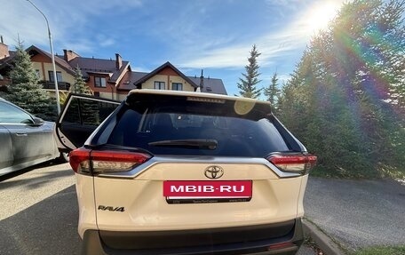 Toyota RAV4, 2020 год, 2 940 000 рублей, 3 фотография