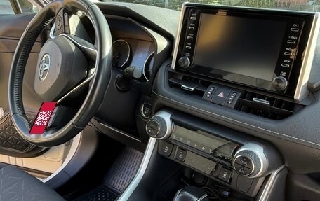 Toyota RAV4, 2020 год, 2 940 000 рублей, 10 фотография
