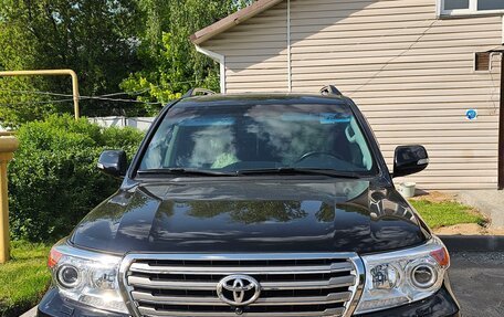 Toyota Land Cruiser 200 рестайлинг 2, 2013 год, 6 500 000 рублей, 1 фотография