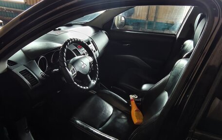 Mitsubishi Outlander III рестайлинг 3, 2010 год, 1 300 000 рублей, 4 фотография